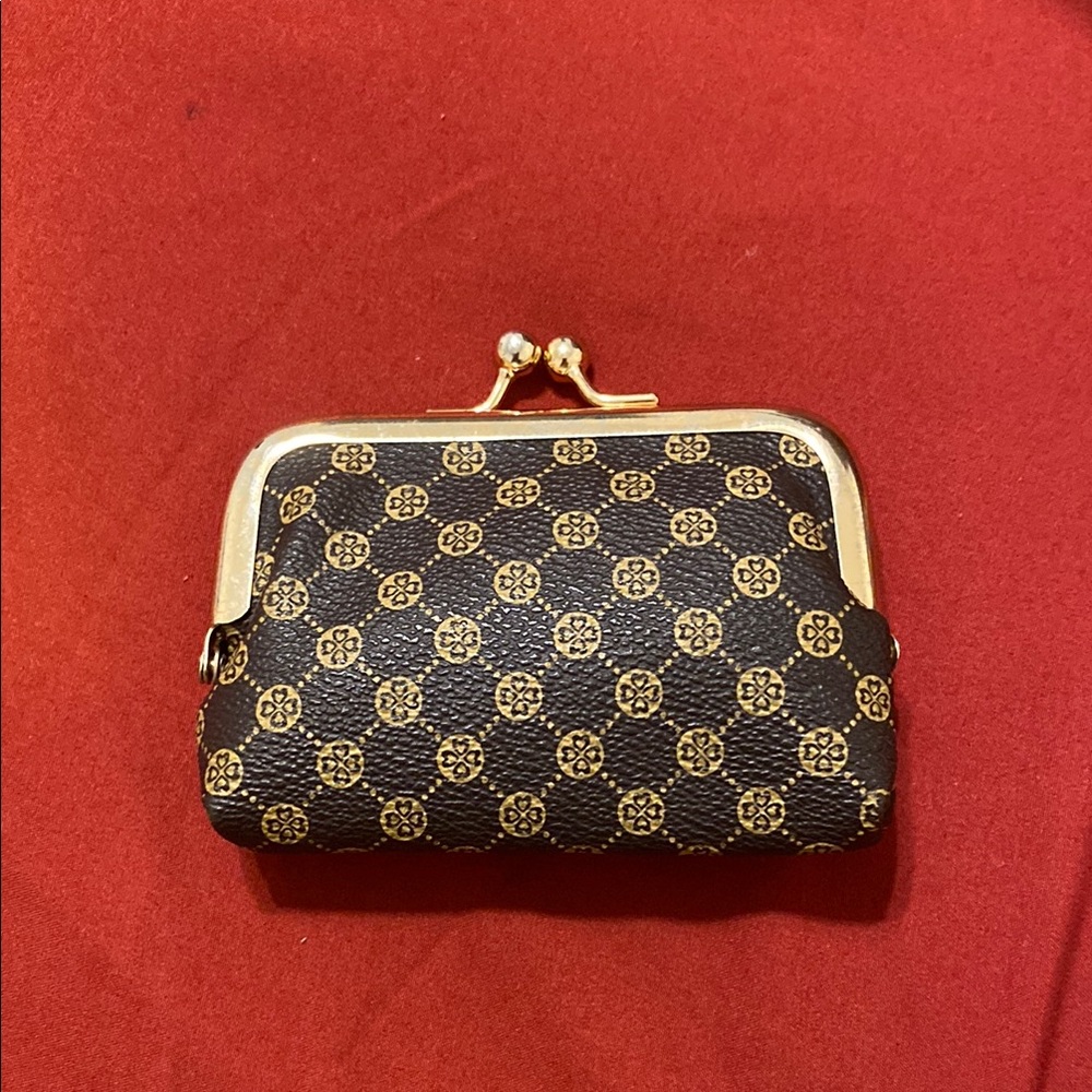 Elegant Black and Gold Women's Clutch